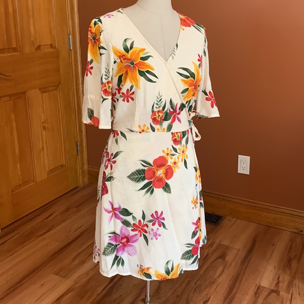 White flowered summer wrap dress, bell sleeves, sz small